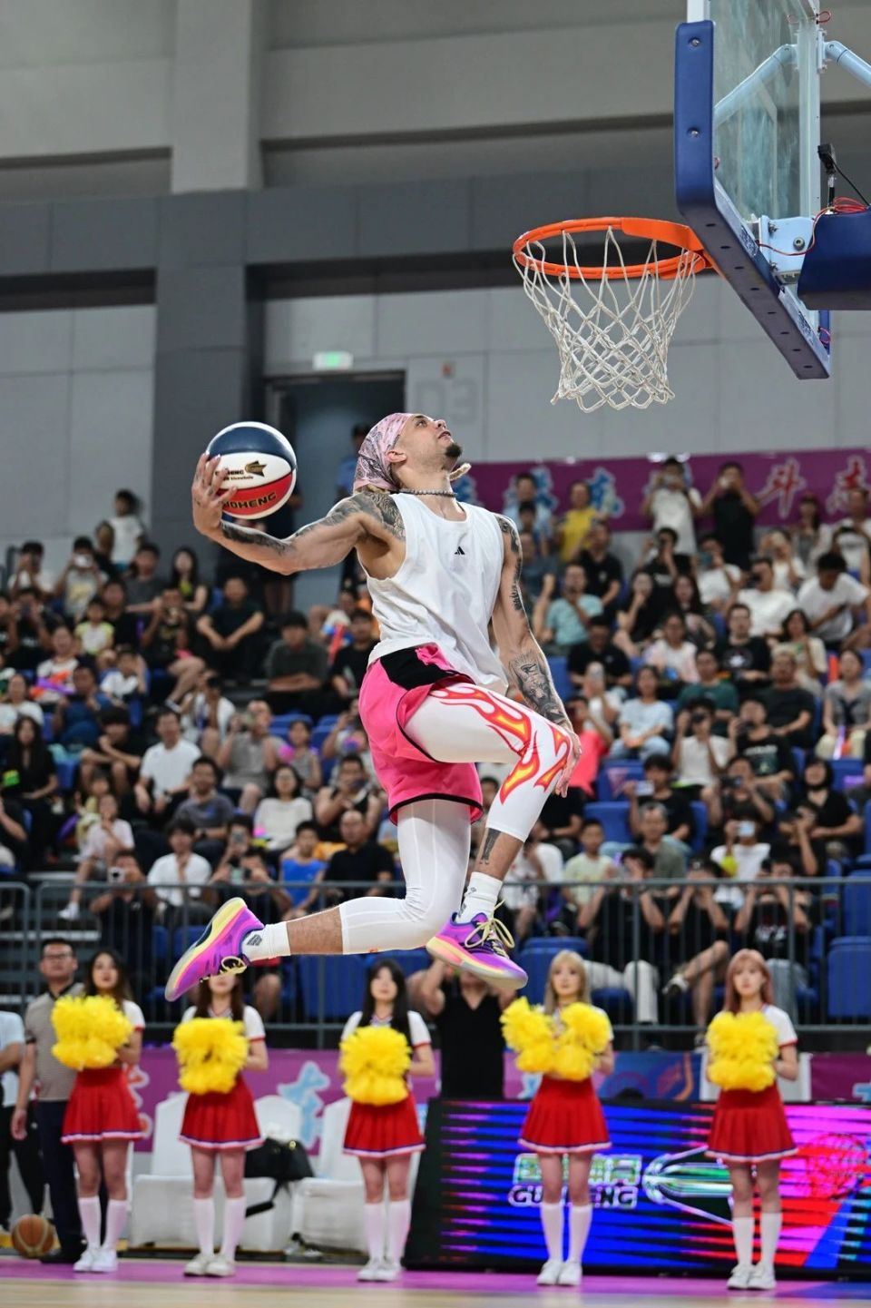 何高迪, 余个摊位汇