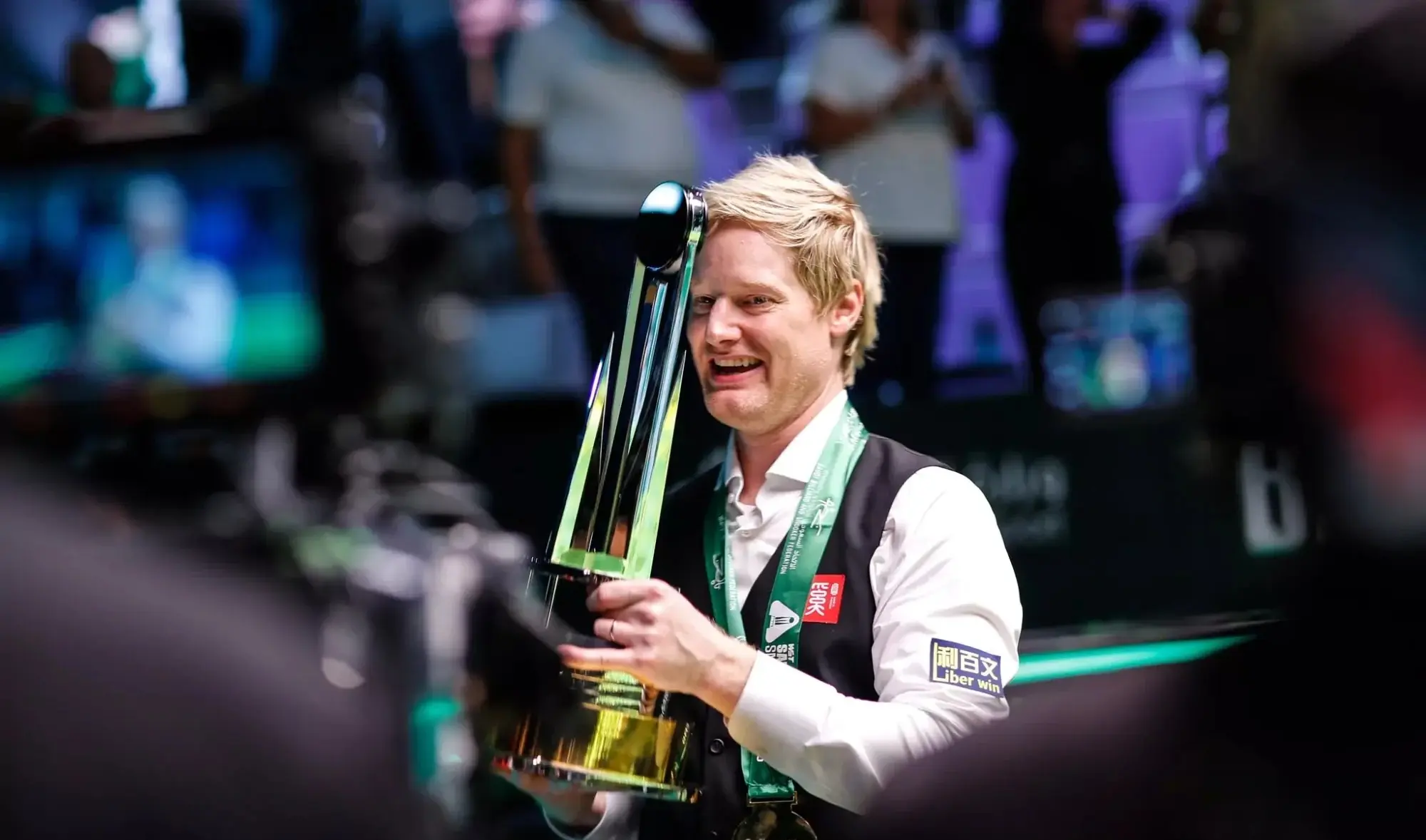 能与他建立, 这场在吉达