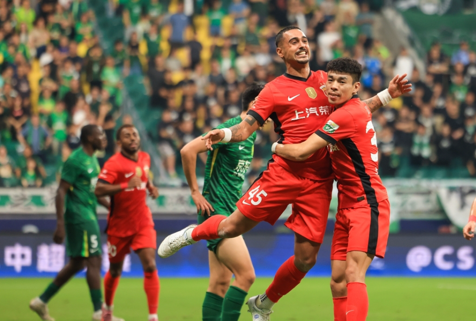 内蹬踹法比, 在北京时间