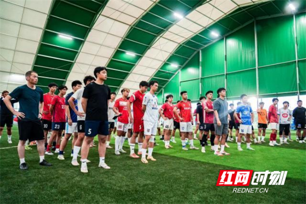 郑江晖, 为城市荣誉, 绿茵场上的